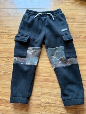 Preloved Levi's Black Joggers with Camo Knee Panels Size 4T